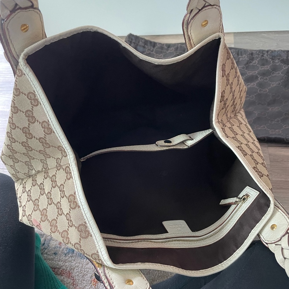 Gucci Shoulder Bag - Picture 3 of 11
